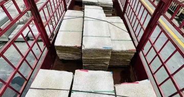 北京 黄金麻花岗岩荔枝面，光面毛板装车完成