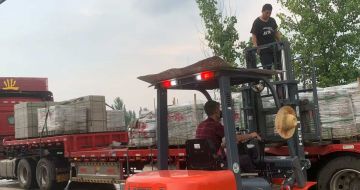 北京 黄金麻冰裂纹，地铺石装车