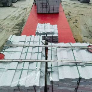 北京 芝麻白仿形加直形路沿石出货日常