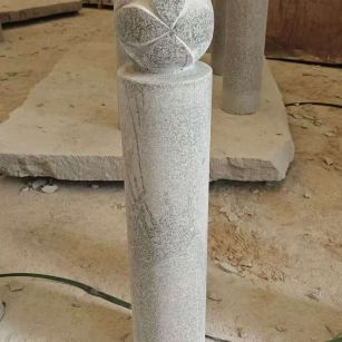 北京 芝麻白花岗岩石材挡车石柱、停车柱、圆柱挡车柱、方柱挡车柱等