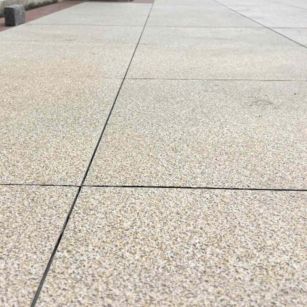 北京 黄金麻花岗岩石板材荔枝面地面铺装效果