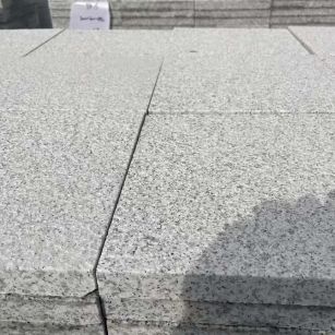 北京 白麻花岗岩石材推荐 荔枝面地铺石