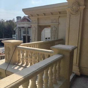 北京 黄金麻别墅外墙干挂雕花配合阳台栏杆花瓶柱