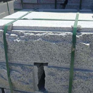 北京 芝麻白花岗岩自然面成品