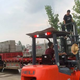 北京 黄金麻冰裂纹，地铺石装车