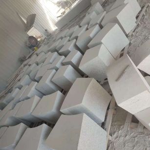 北京 白麻花岗岩异形坐凳