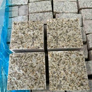 北京 黄金麻花岗岩自然面小方块，弹石，马蹄石等