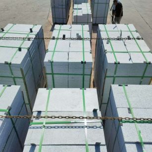 北京 芝麻白花岗岩5公分地铺石 花岗岩厂家工厂装车日常