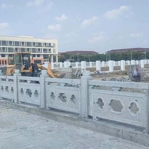 北京 白麻花岗岩荔枝面河道栏杆