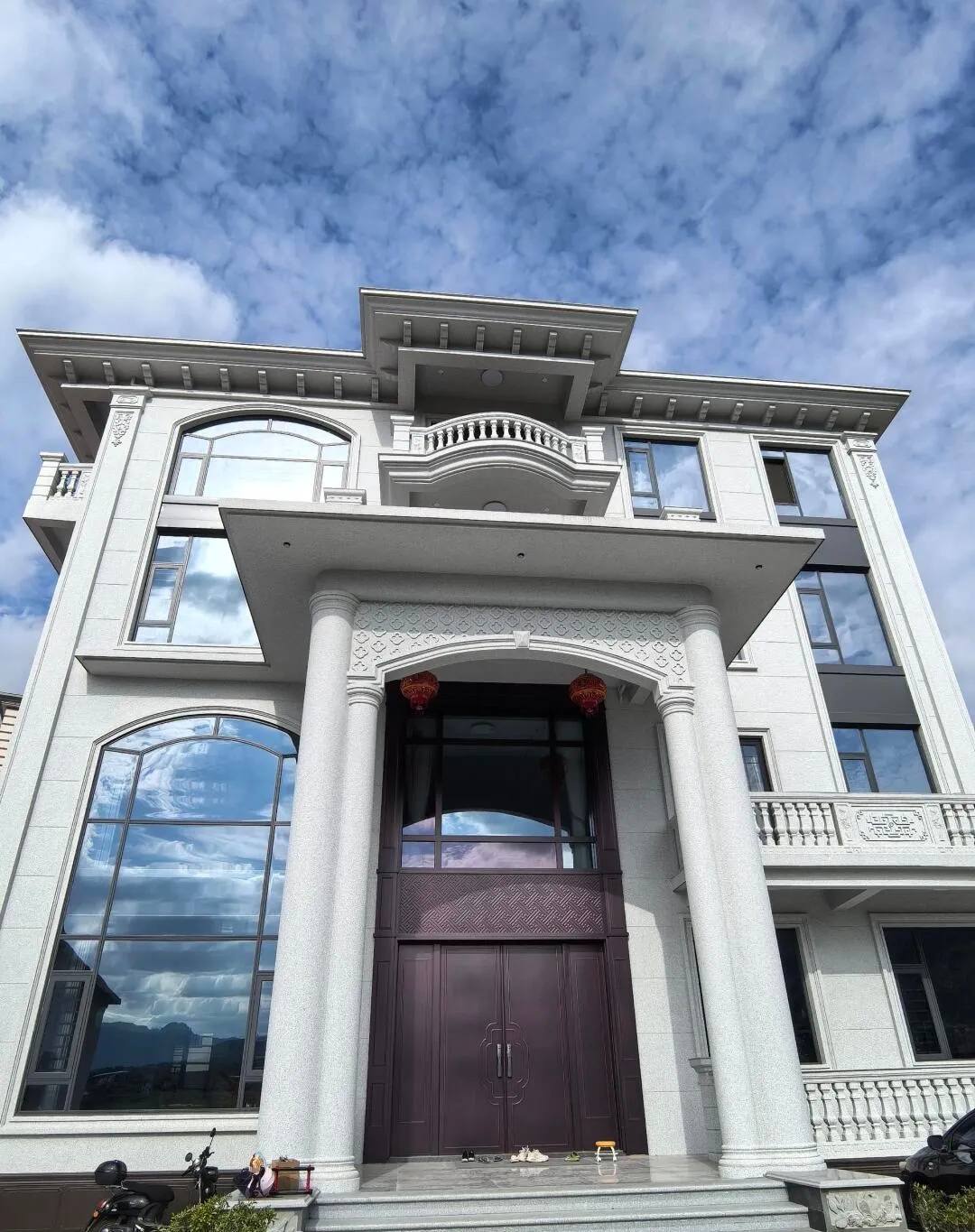 北京白麻别墅外墙干挂石材效果示例