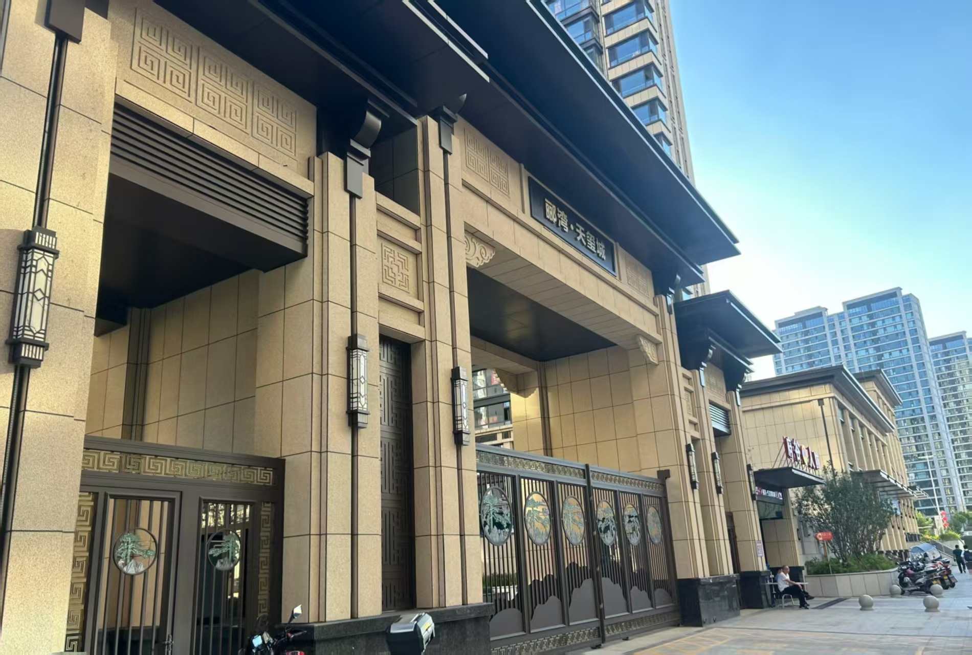 北京 黄金麻花岗岩荔枝面小区门楼外墙干挂