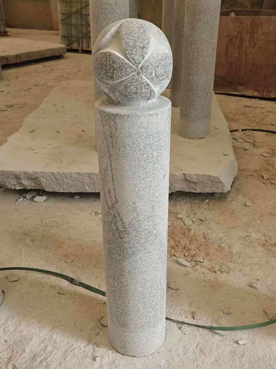 北京 芝麻白花岗岩石材挡车石柱、停车柱、圆柱挡车柱、方柱挡车柱等