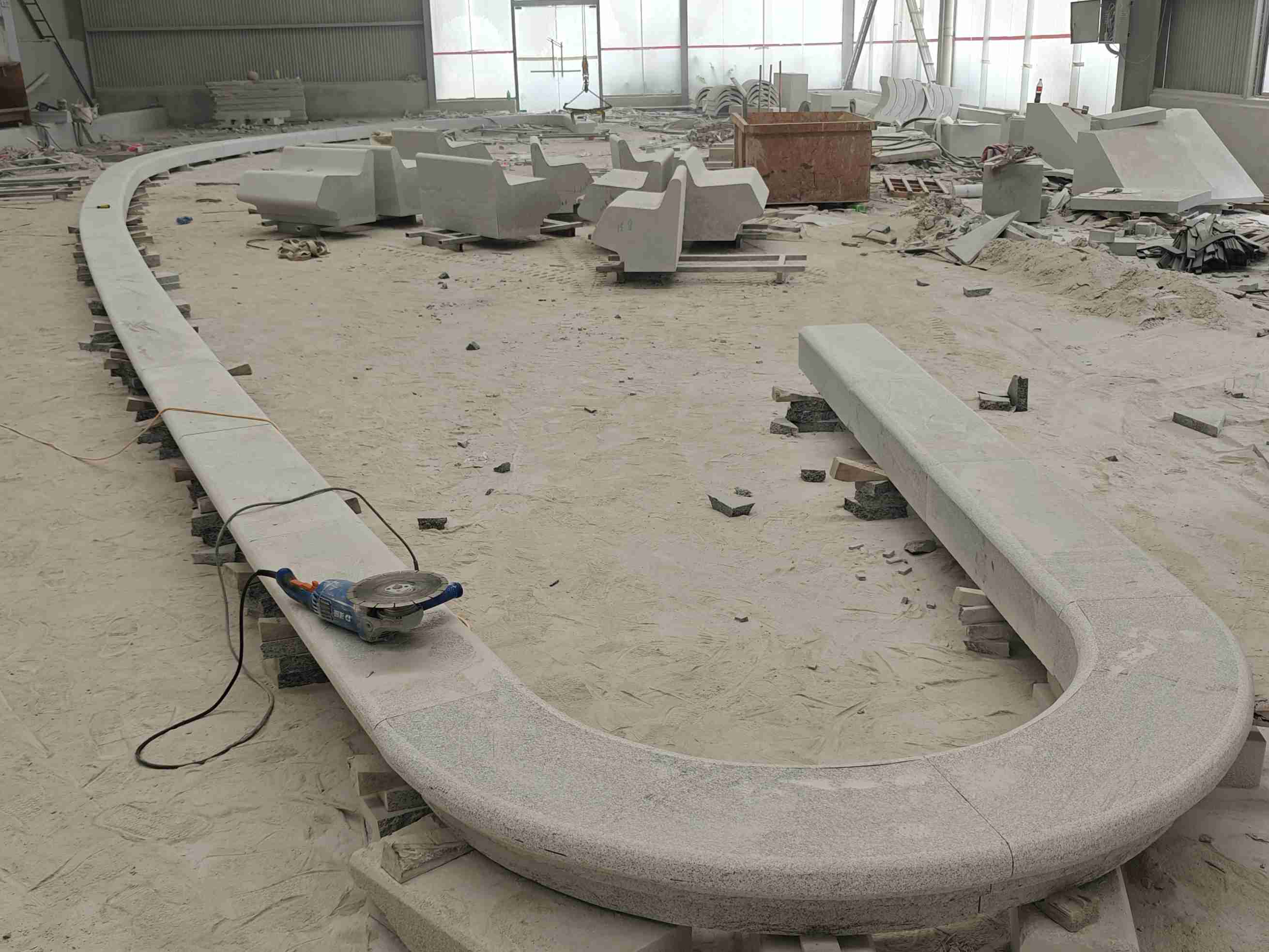 北京 芝麻白花岗岩弧形花坛石，坐凳石