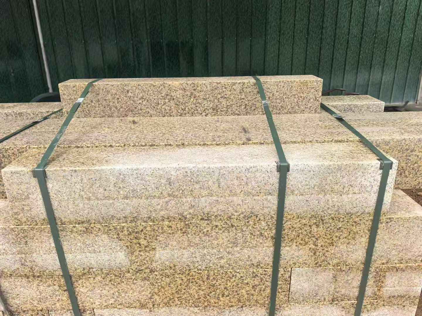 北京 黄金麻花岗岩石材机切面栏杆料半成品