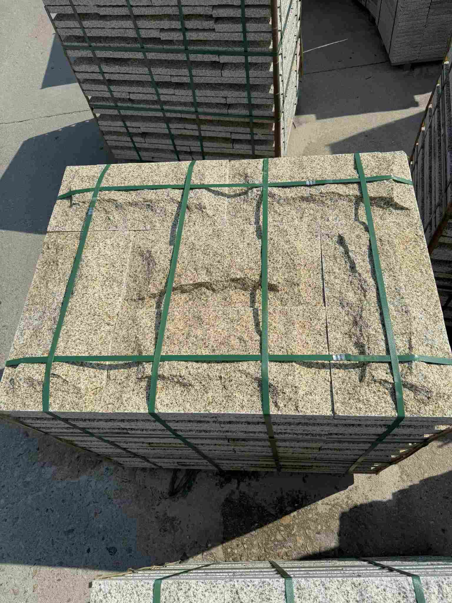 北京 黄金麻花岗岩石材自然面蘑菇石成品