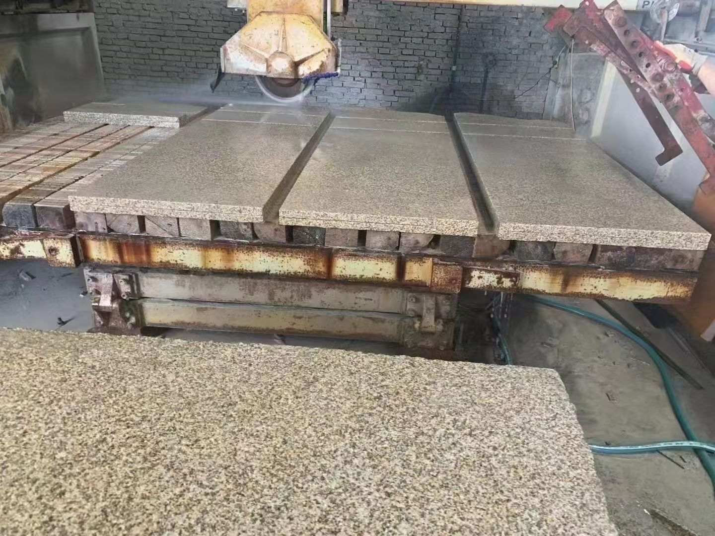 北京 黄金麻荔枝面成品板加工