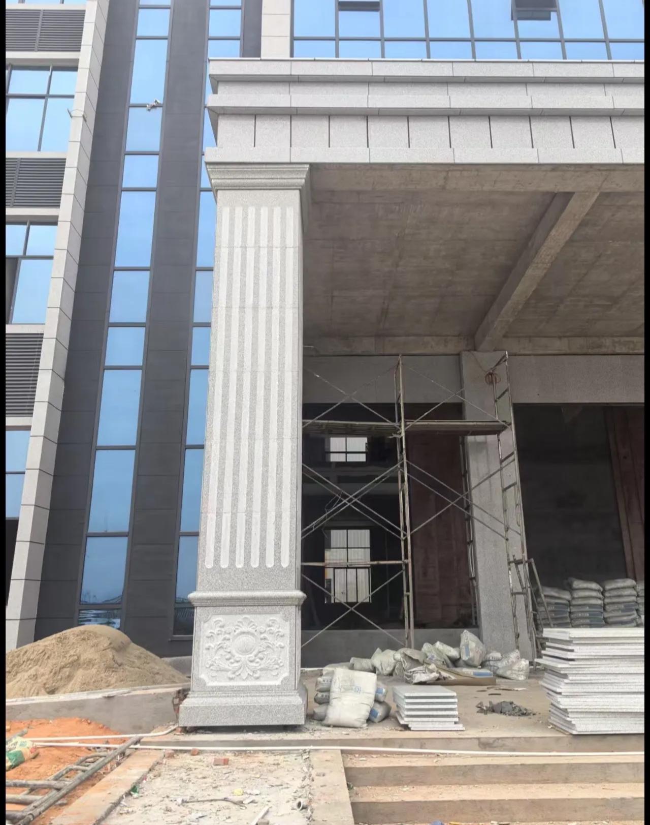 北京 芝麻白光面花岗岩门楼大柱（罗马柱）配雕花底座