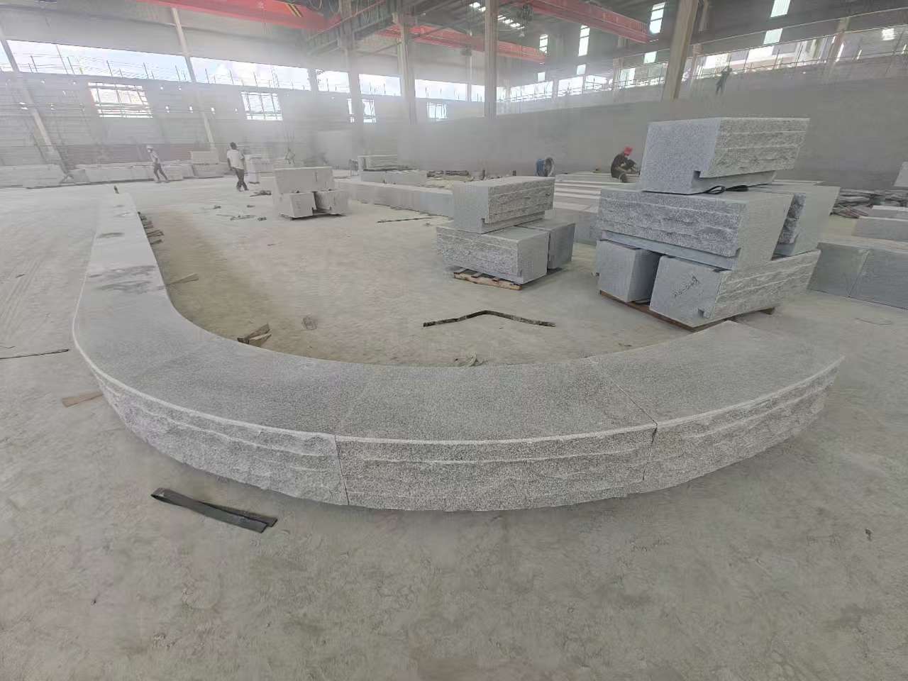 北京 芝麻白异形坐凳，自然面光面弧形加工