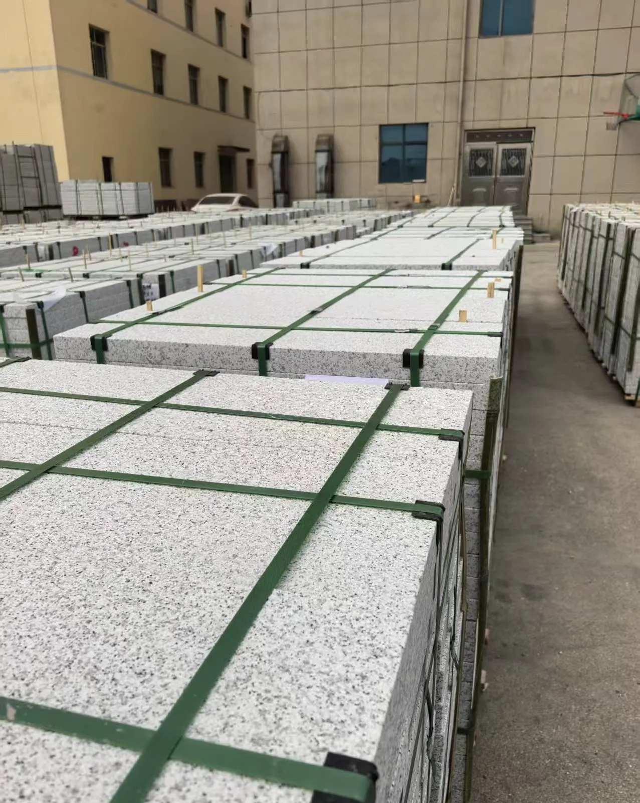 北京 白麻花岗岩5.0公分荔枝面地铺石