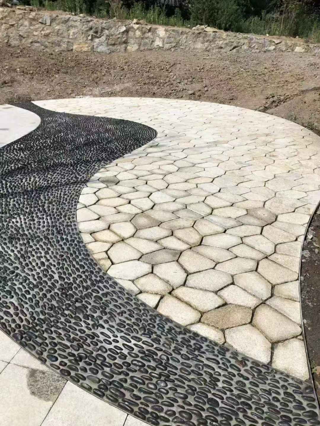 北京 黄金麻冰裂纹地铺石工地铺装案例