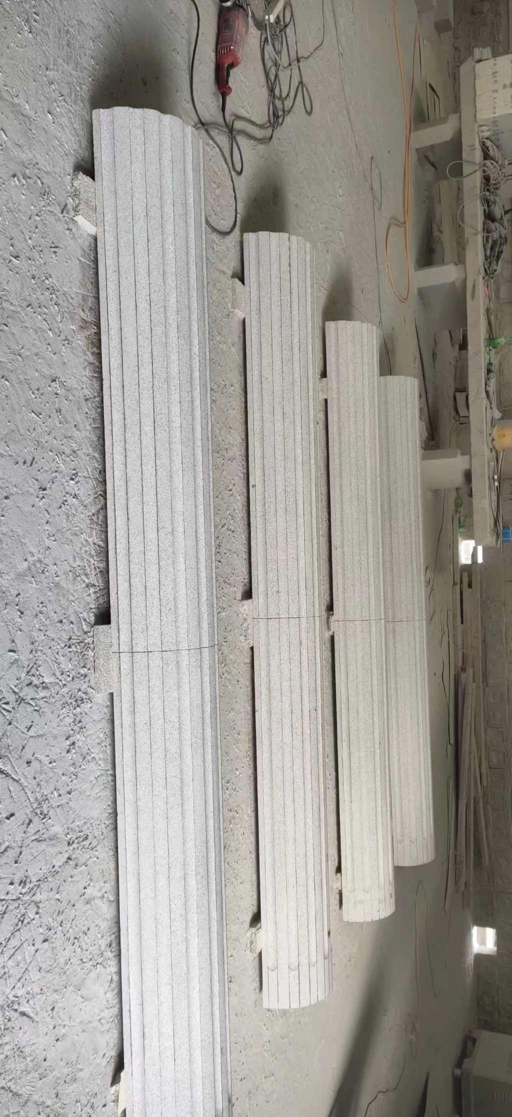 北京 花岗岩厂家带你看白麻花岗岩门楼大柱柱皮