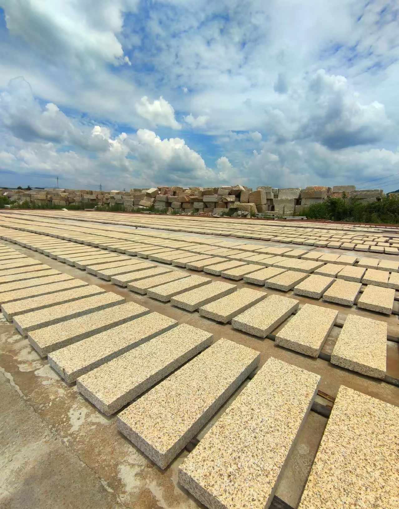 北京 黄金麻荔枝面花岗岩石材地铺石防护中