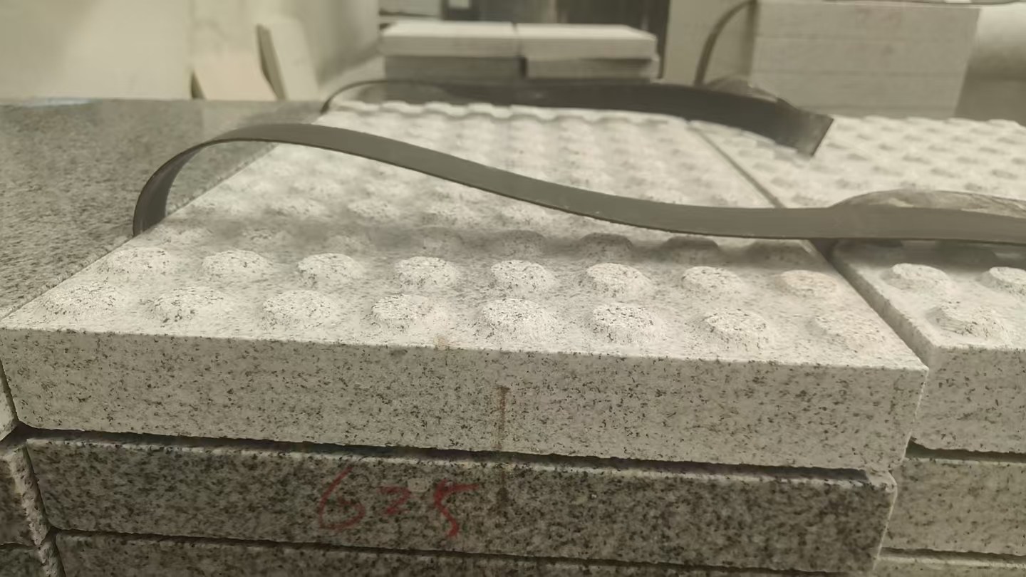 北京 芝麻白花岗岩6.0公分荔枝面五轴加工雕刻盲点