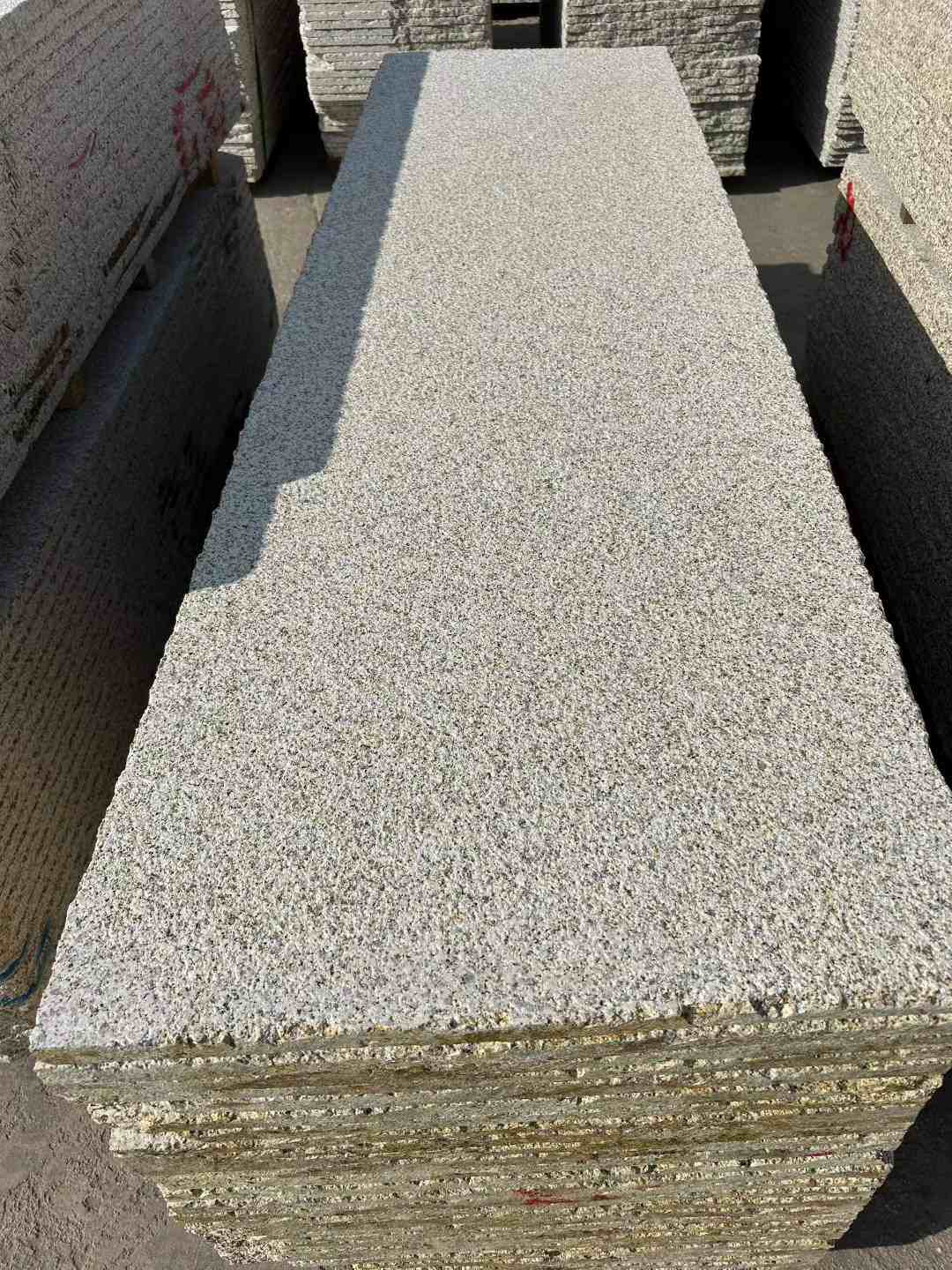 北京 黄金麻花岗岩荔枝面毛板，半成品