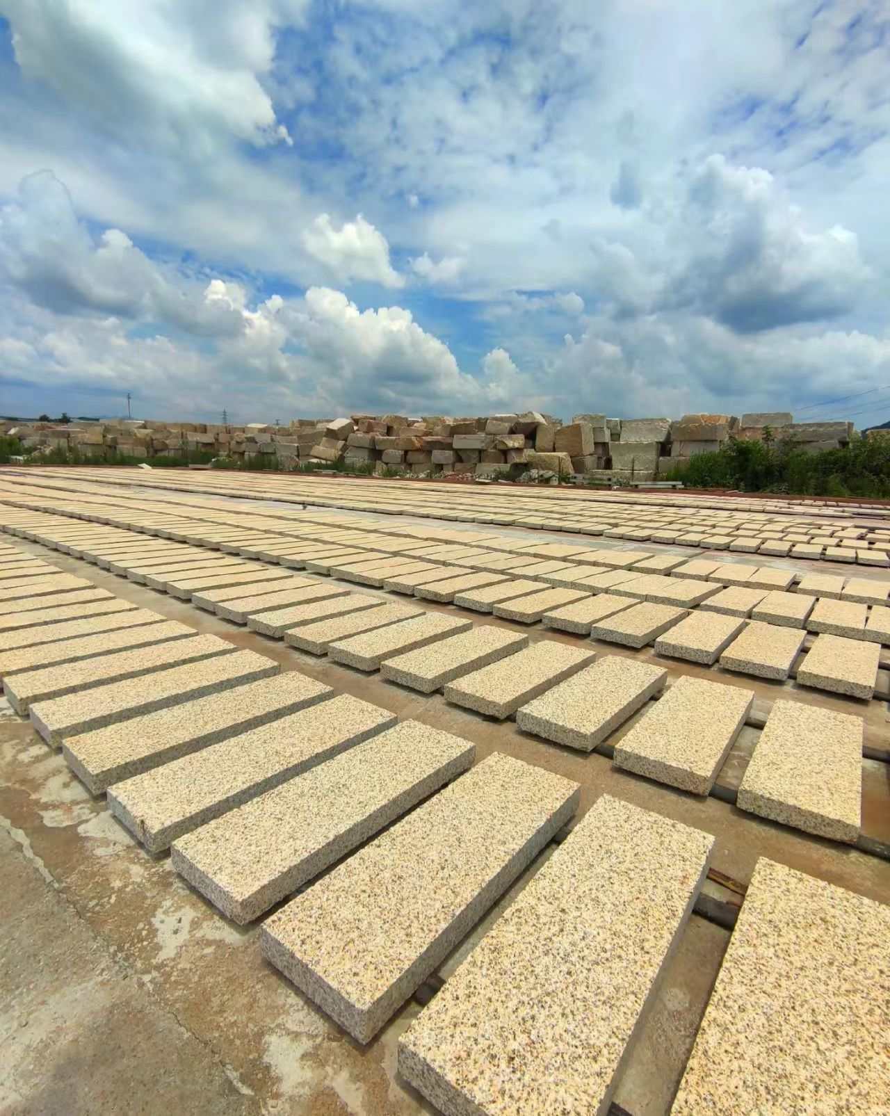 北京 黄金麻花岗岩荔枝面地铺石防护中