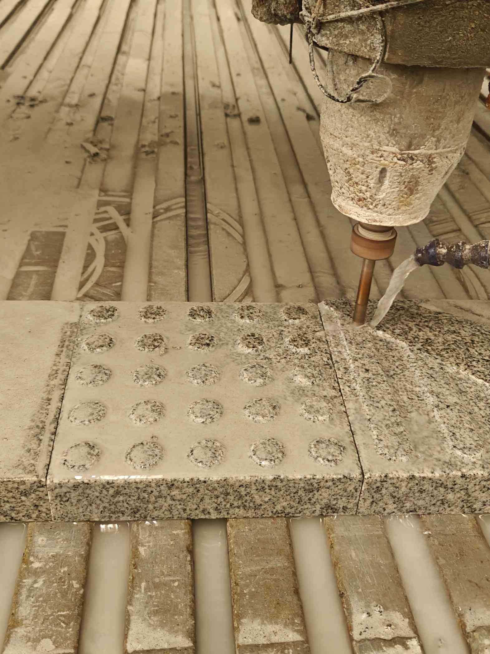 北京 芝麻白花岗岩石材盲人石、盲道石、盲点石