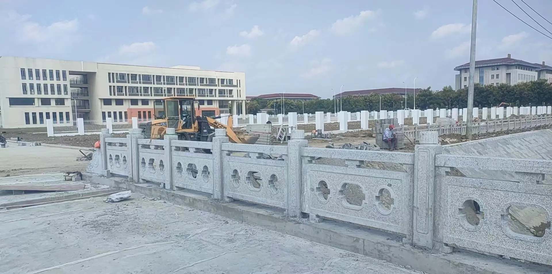 北京 白麻花岗岩荔枝面河道栏杆