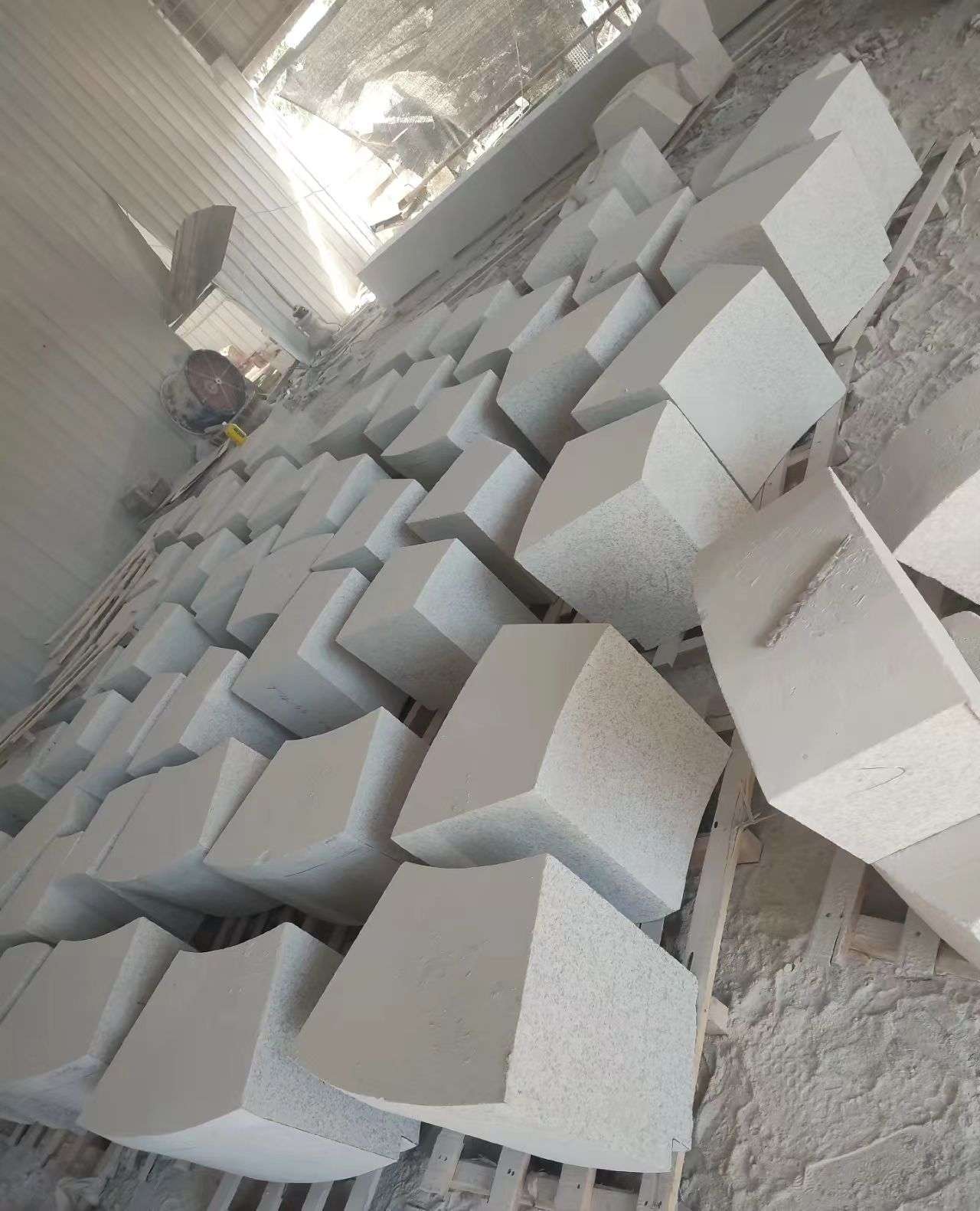 北京 白麻花岗岩异形坐凳