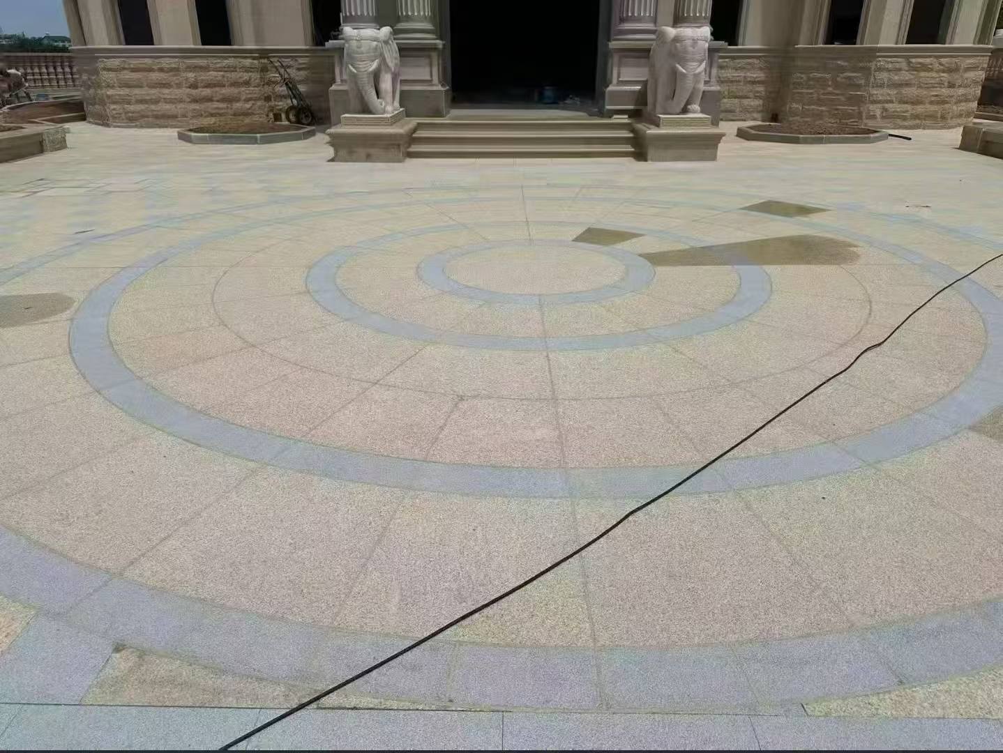 北京 黄金麻芝麻灰花岗岩石材地铺拼接效果